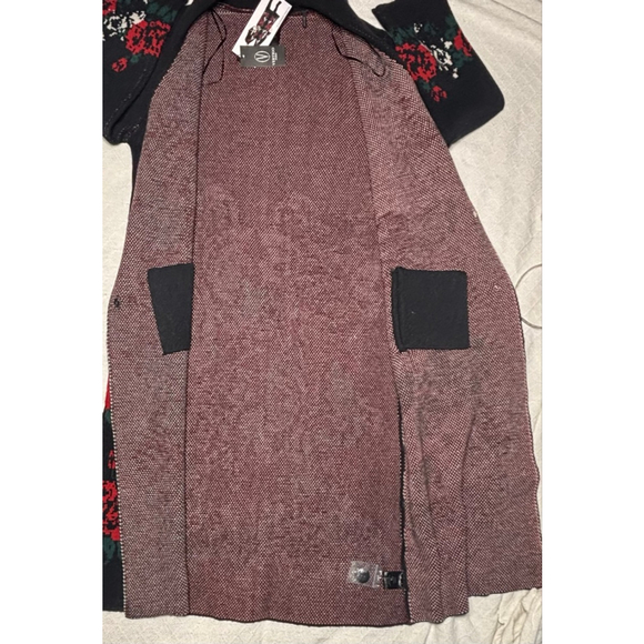 NWT Vertigo Paris Black, Red & White Rosette Knit Cardigan Sz Large - Picture 9 of 11